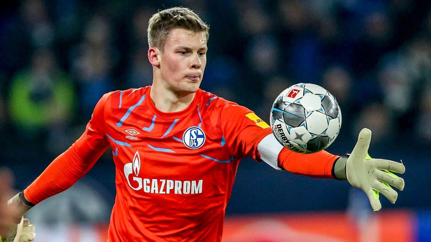 包含沙尔克防守漏洞暴露，主场难以保住胜利的词条