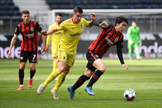 包含沙尔克防守漏洞暴露，主场难以保住胜利的词条