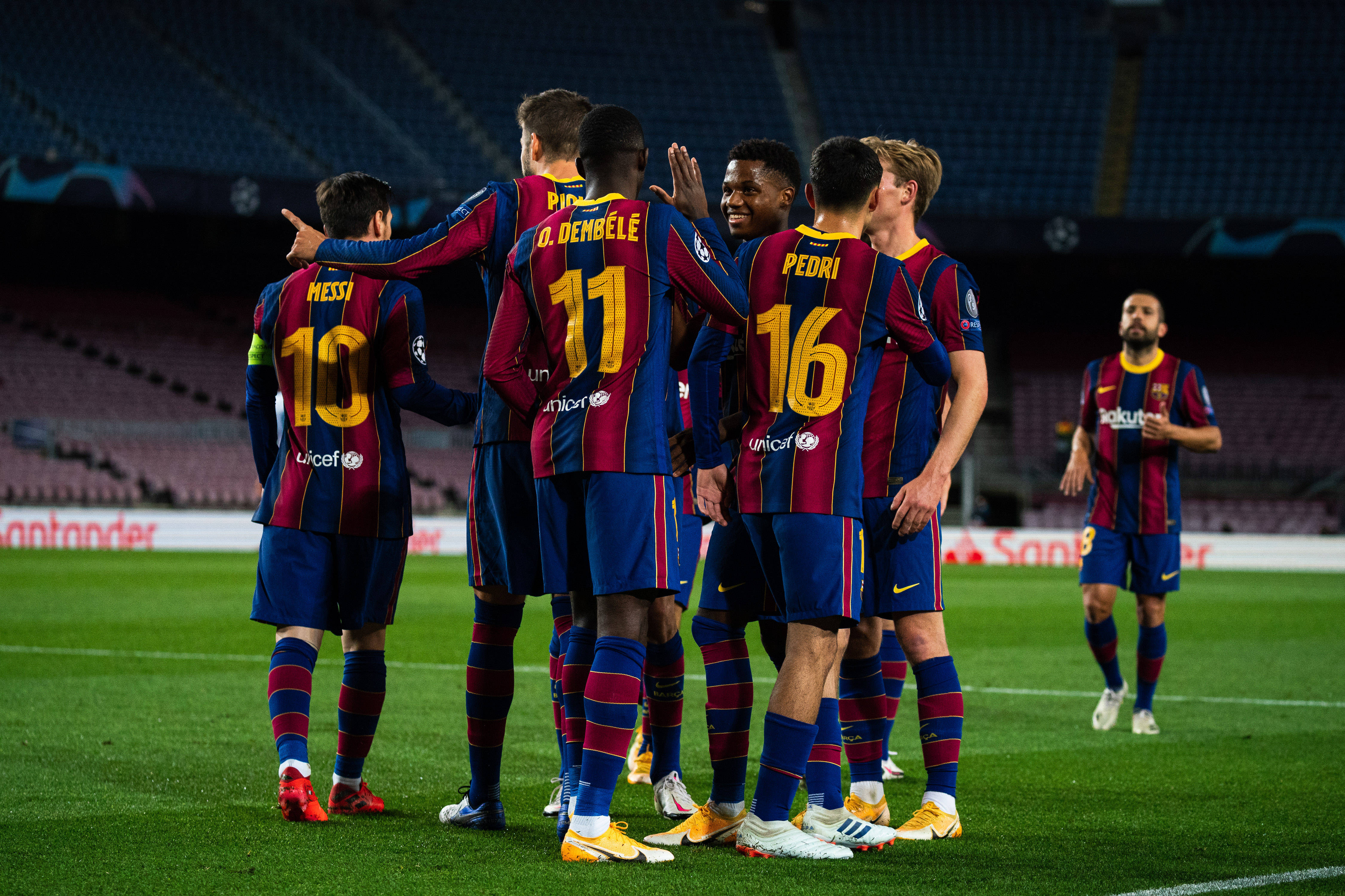 西班牙国家队备战国际杯赛，全力以赴争取胜利的简单介绍