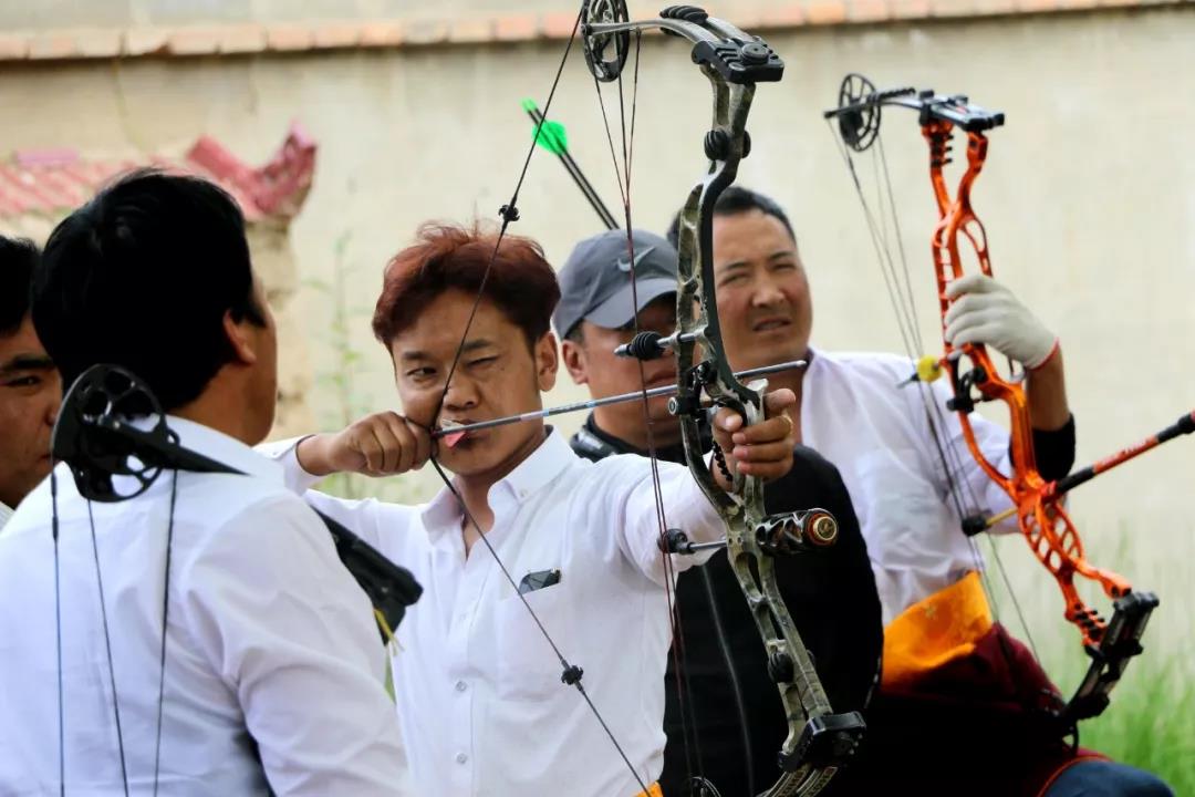 关于喀麦隆射箭选手精准发矢，夺得金牌的信息