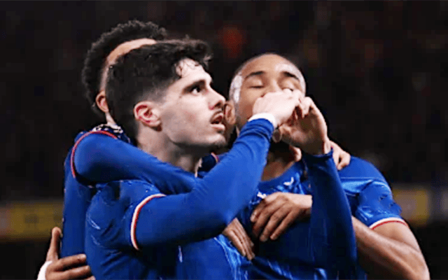 包含切尔西中场大将复出，球队士气大振的词条