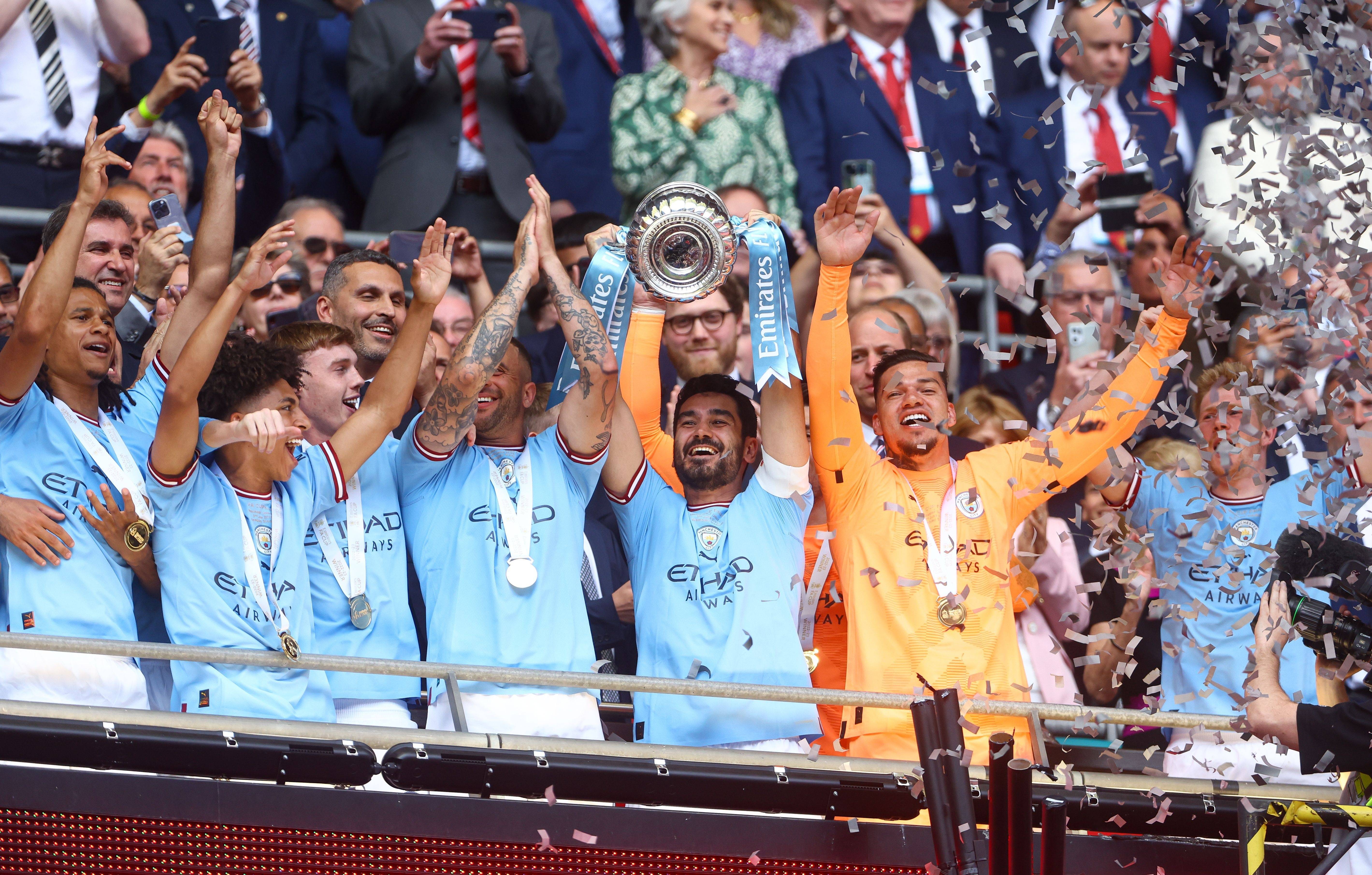 关于曼城将迎战曼联，兄弟之争将达到白热化的信息