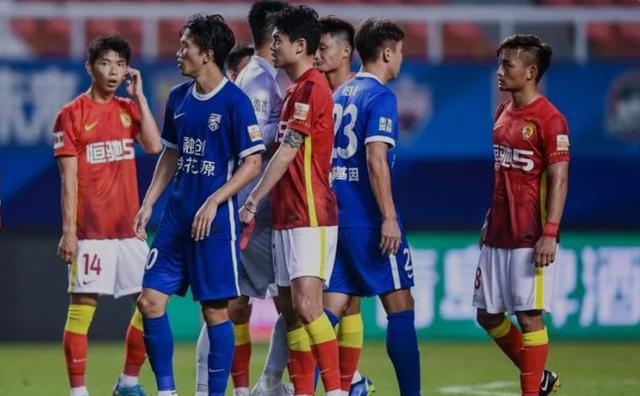 关于广州恒大国内球员表现抢眼，中超冠军奖杯更近一步的信息