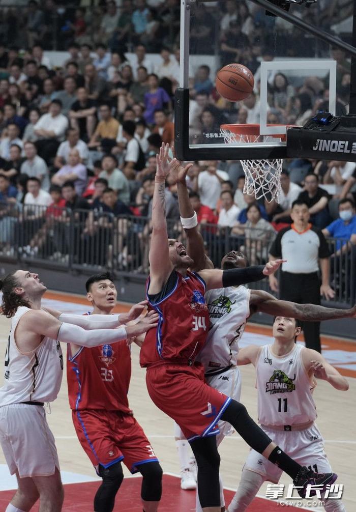 上海队保持势头，四川队遗憾失利