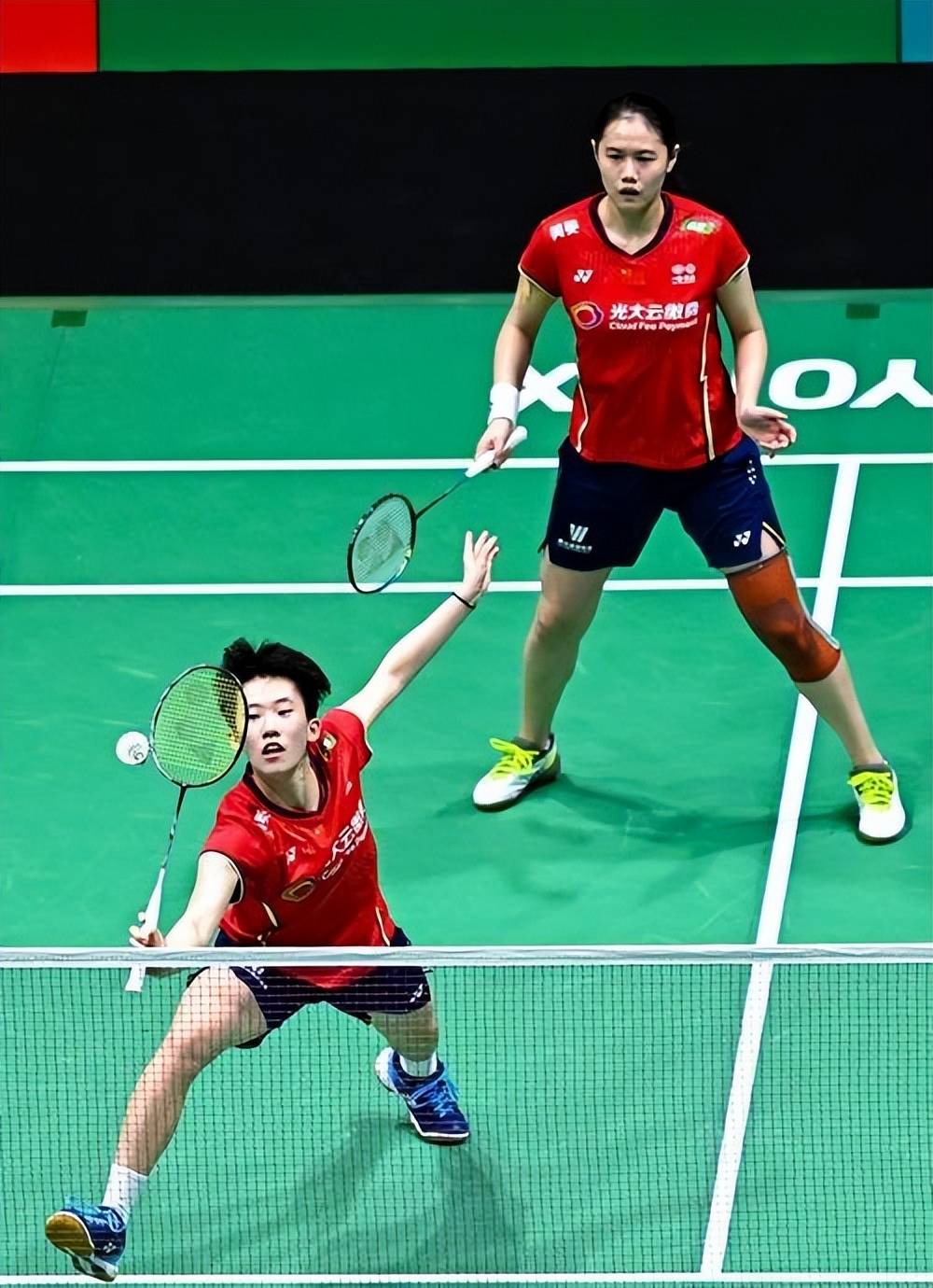 羽毛球比赛实力碾压，队伍战绩斐然的简单介绍