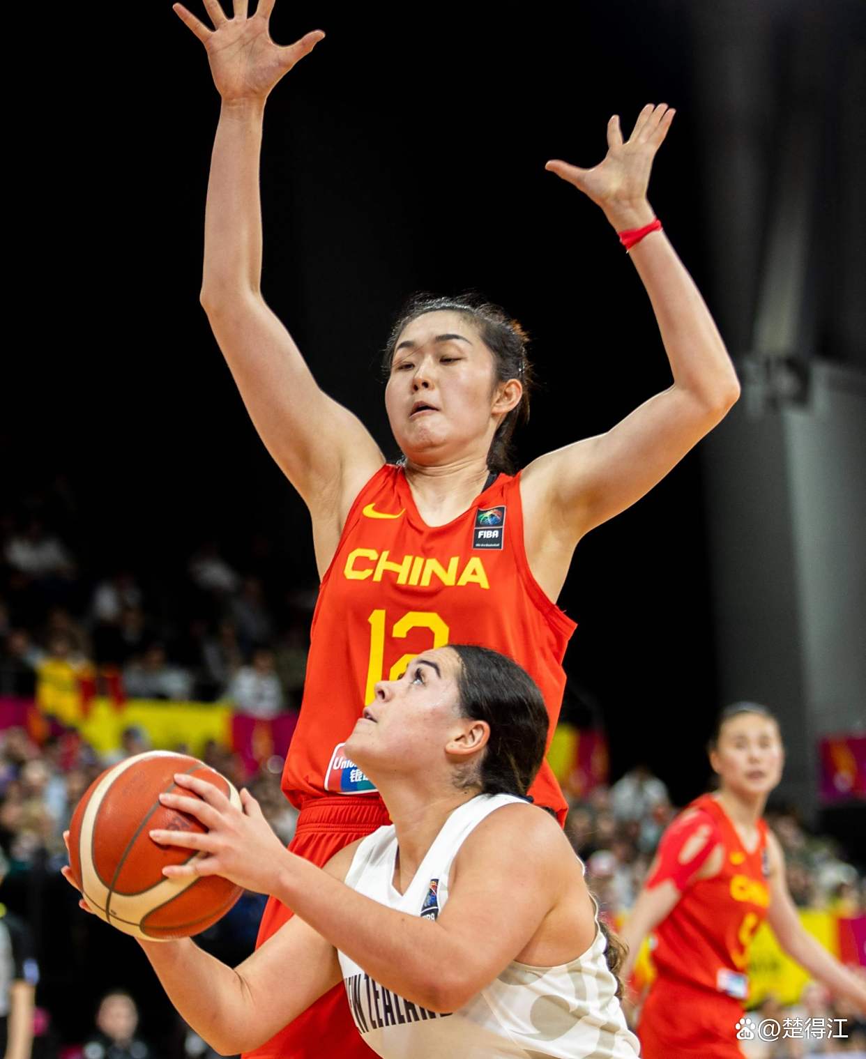 关于纽西兰女篮队力克对手，跻身奥运四强的信息