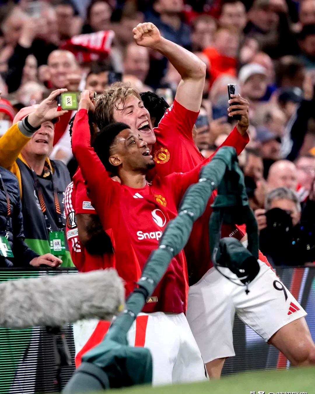 最新中超：英格兰止步拜仁，球迷沸腾的简单介绍