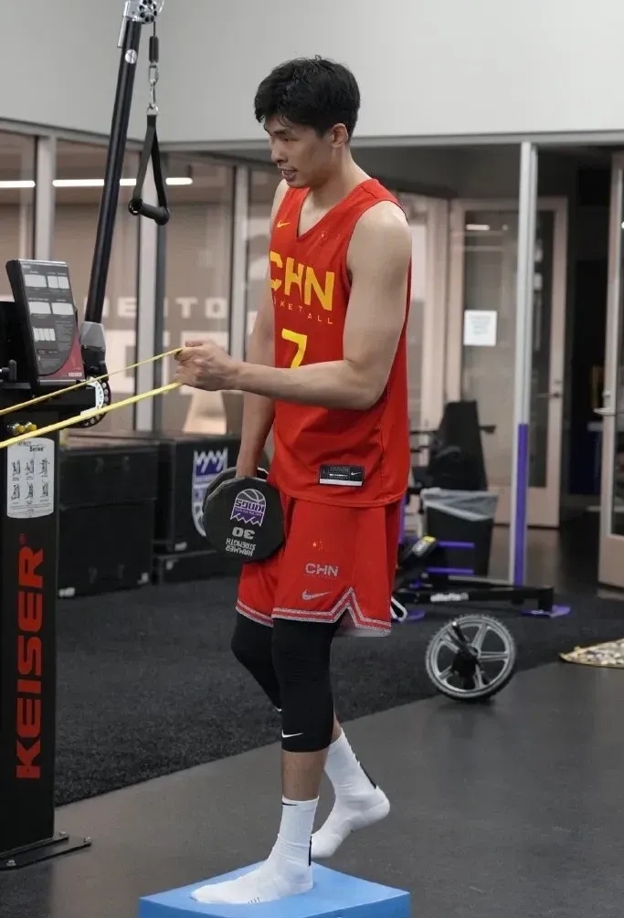 男篮名将海外拉练，迎战新赛季挑战