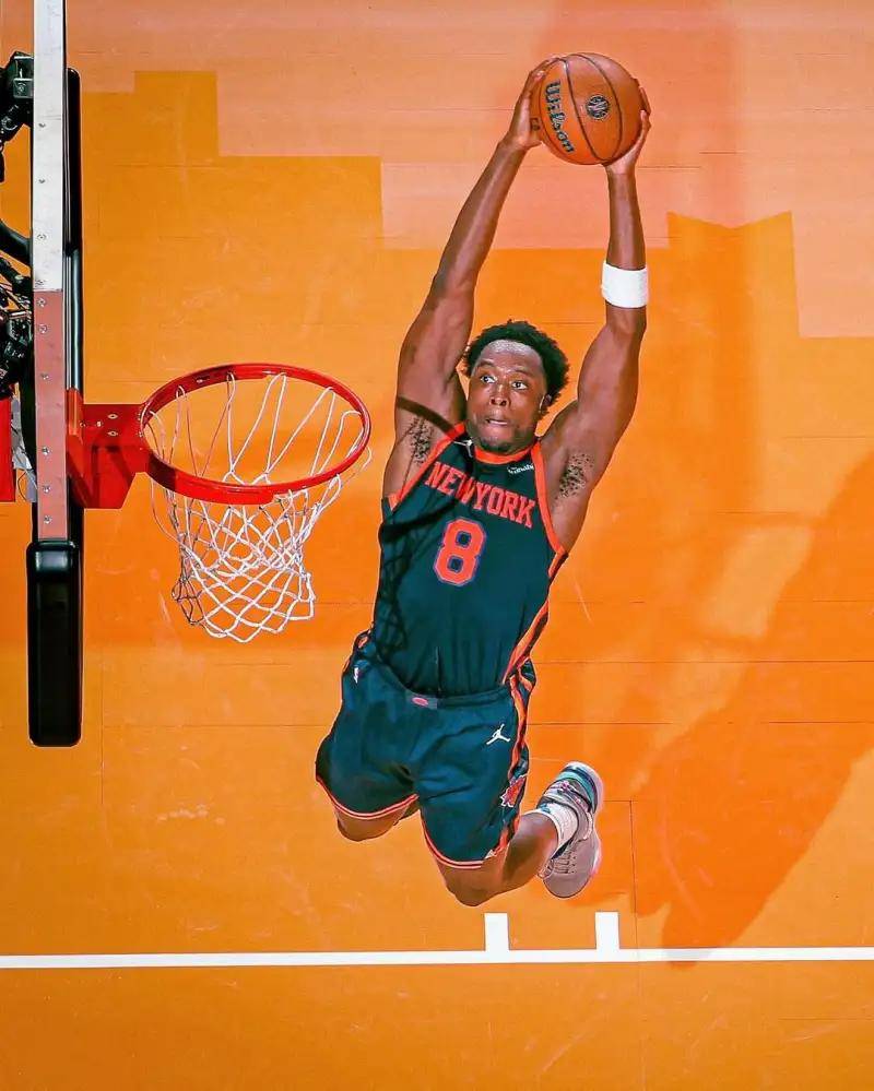 包含花式扣篮让球迷们沸腾欢呼，场上气氛火爆！的词条