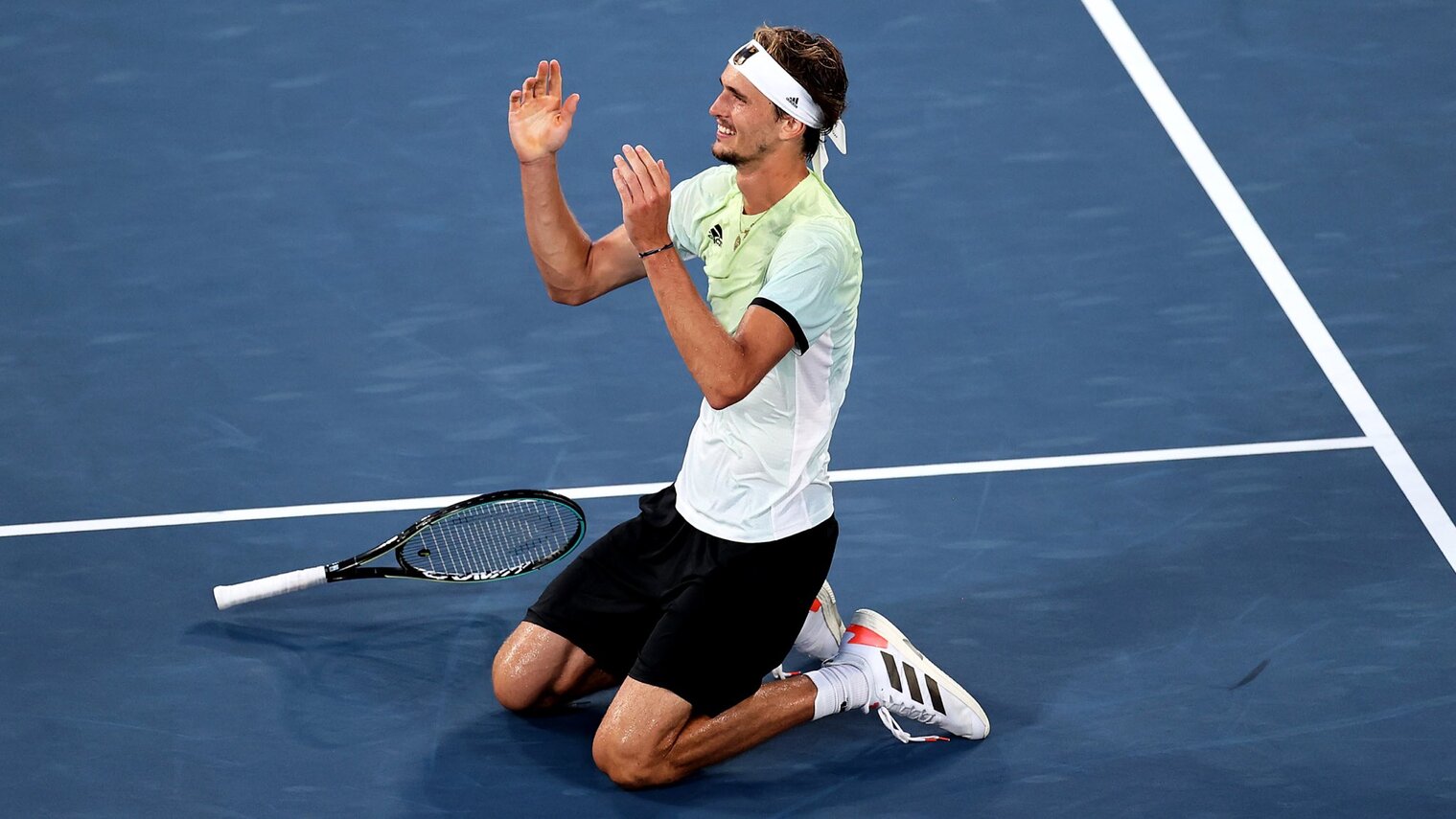 包含德国网球队逆转世界网球队，兹维列夫绝境逆转的词条