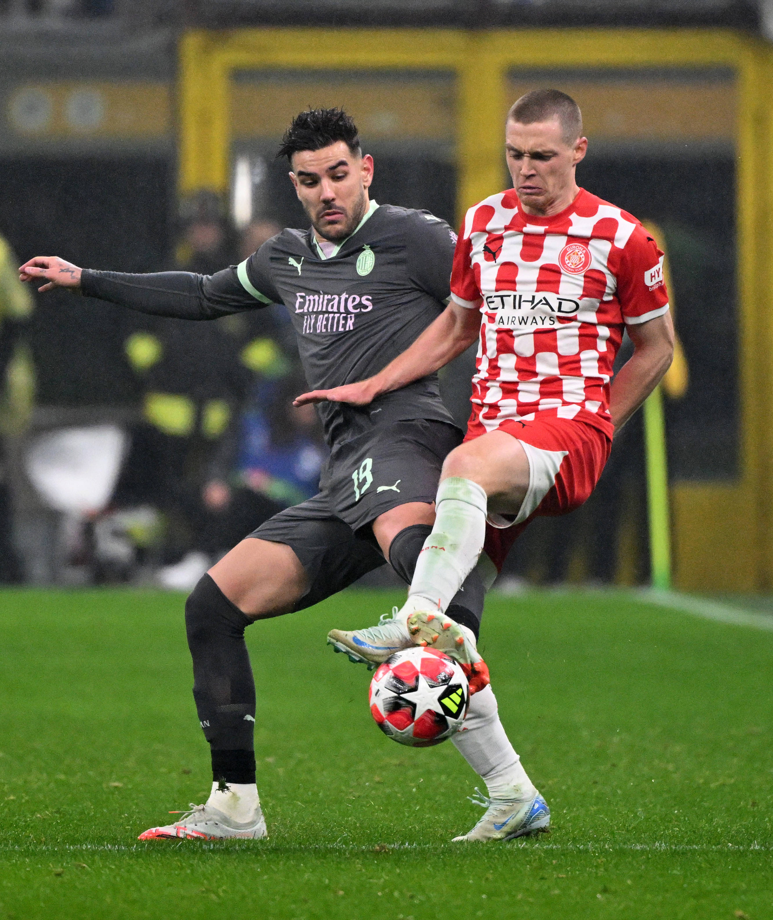 包含AC米兰完胜丹麦,范佩西关键制胜的词条 包含AC米兰完胜丹麦,范佩西关键制胜的词条