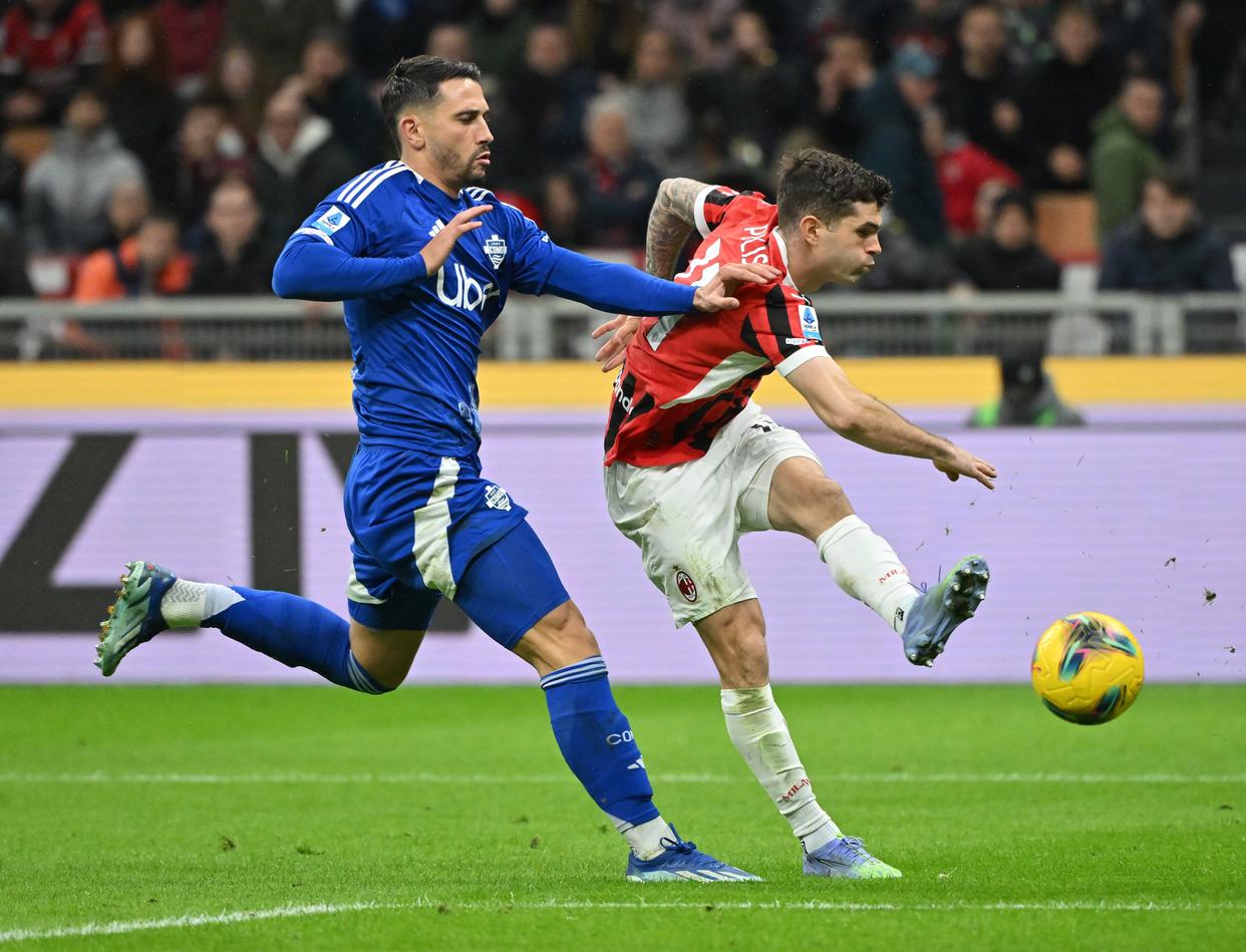 包含AC米兰完胜丹麦,范佩西关键制胜的词条 包含AC米兰完胜丹麦,范佩西关键制胜的词条