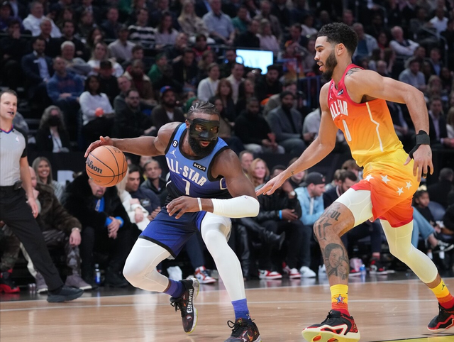 江苏队横扫新疆队,麦科勒姆高光表现 江苏队横扫新疆队,麦科勒姆高光表现