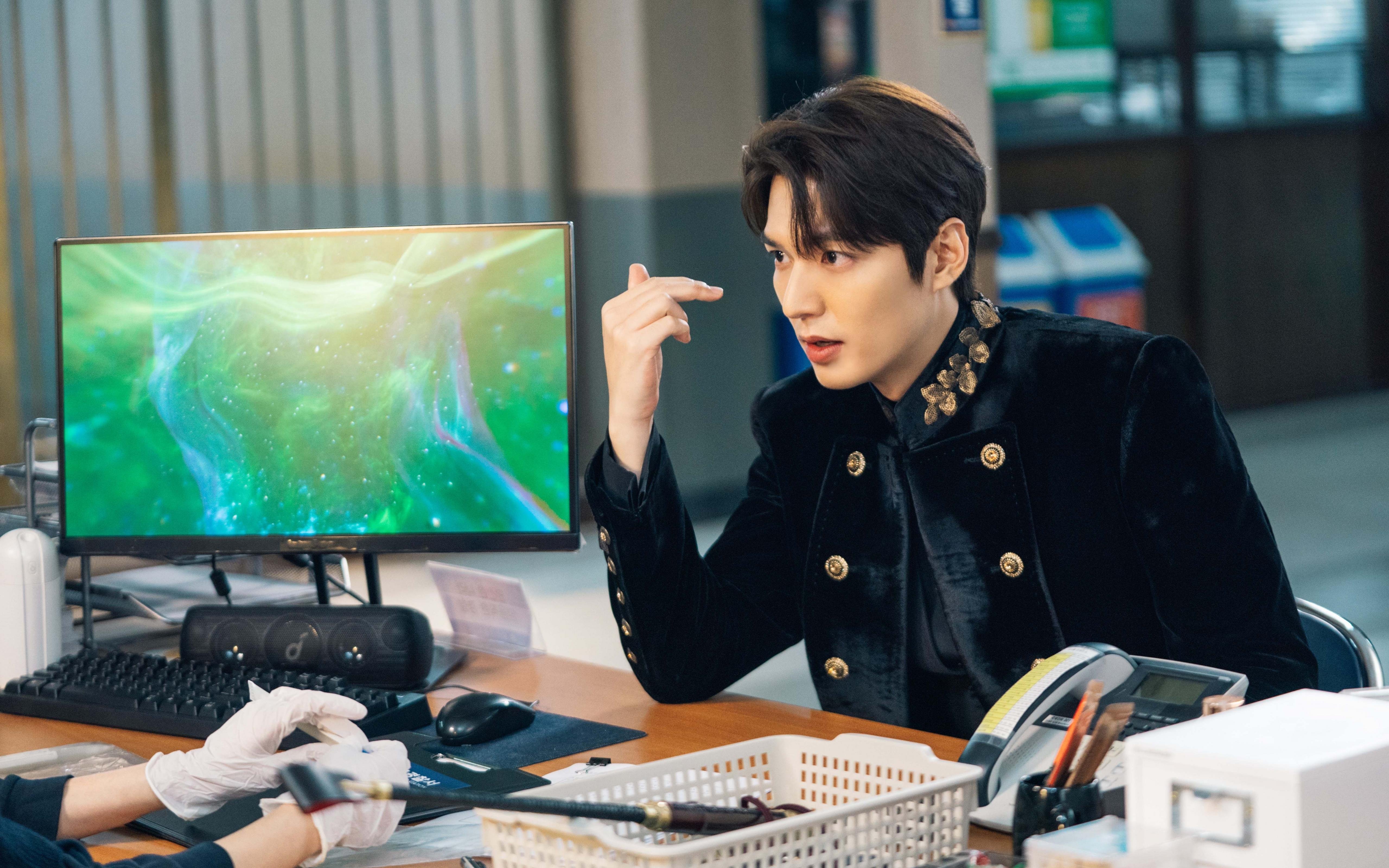 铜墙铁壁!深圳队东方绞杀令雷霆窒息,小贾伦进攻端暴走无人能挡