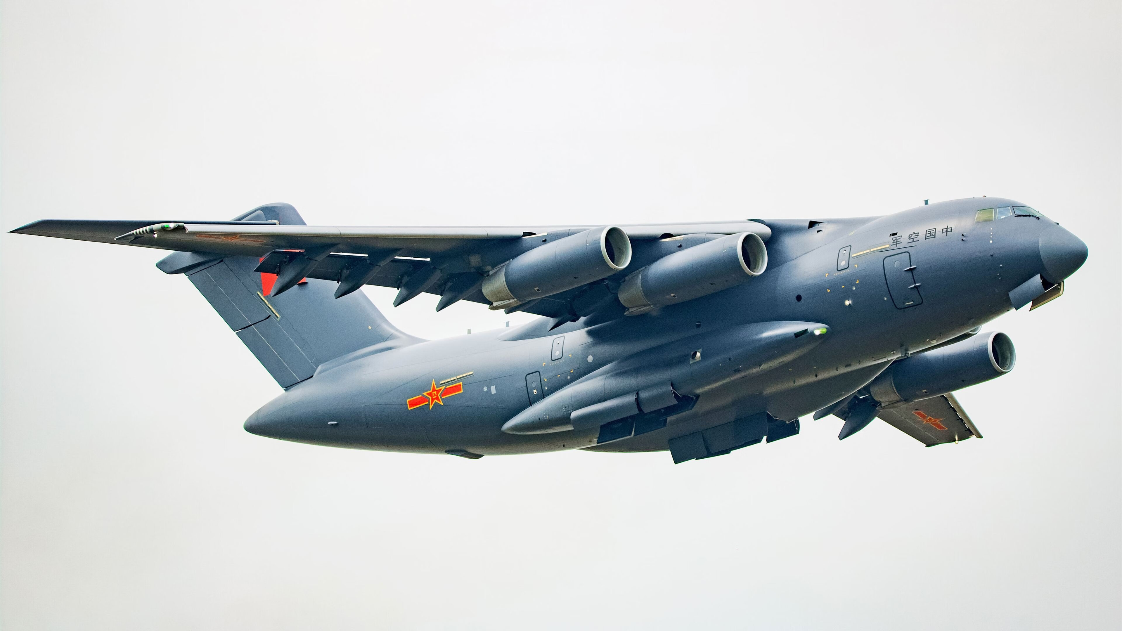 关键先生莱奥闪耀墨西哥城，AC米兰逆境突围书写红黑新章