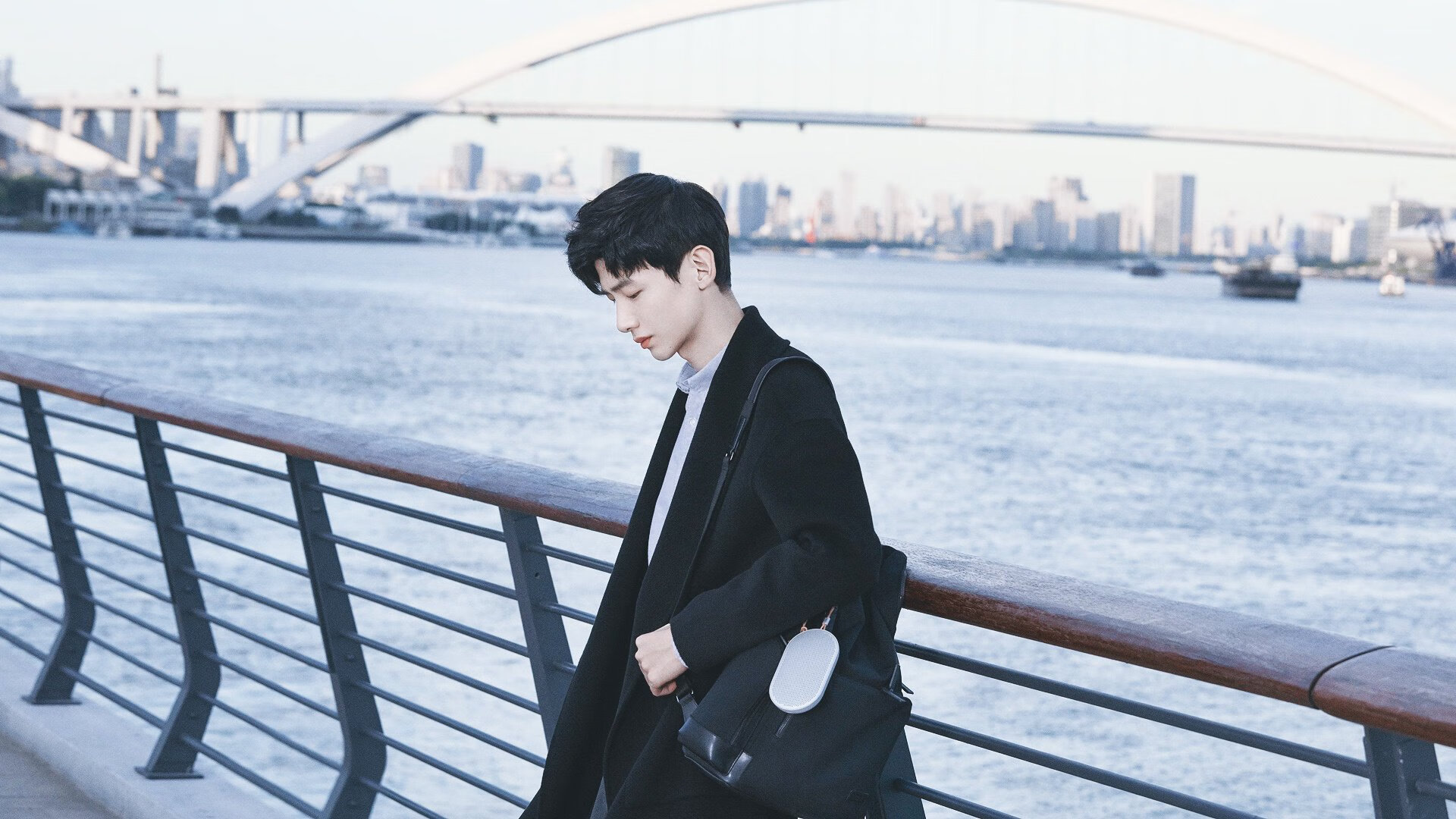 绿茵场的双面硬币,当黄潜铁锁困住高原雄鹰,曼城心脏奏出决胜强音