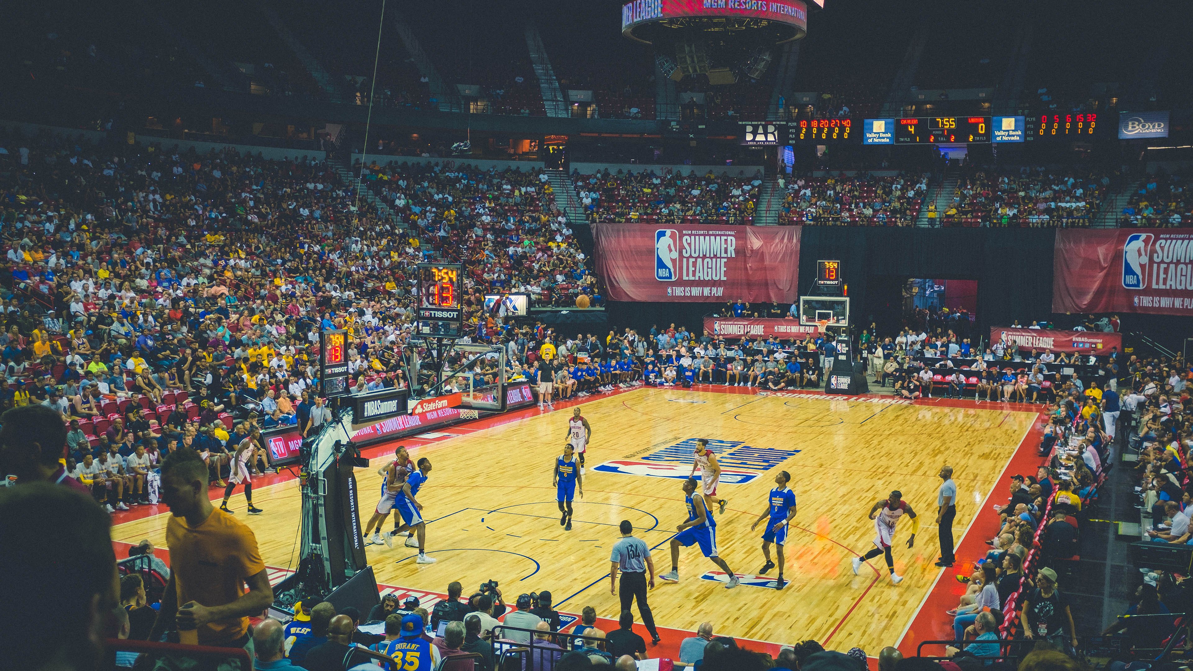 步行者强压灰熊，霍勒迪轰下无声惊雷