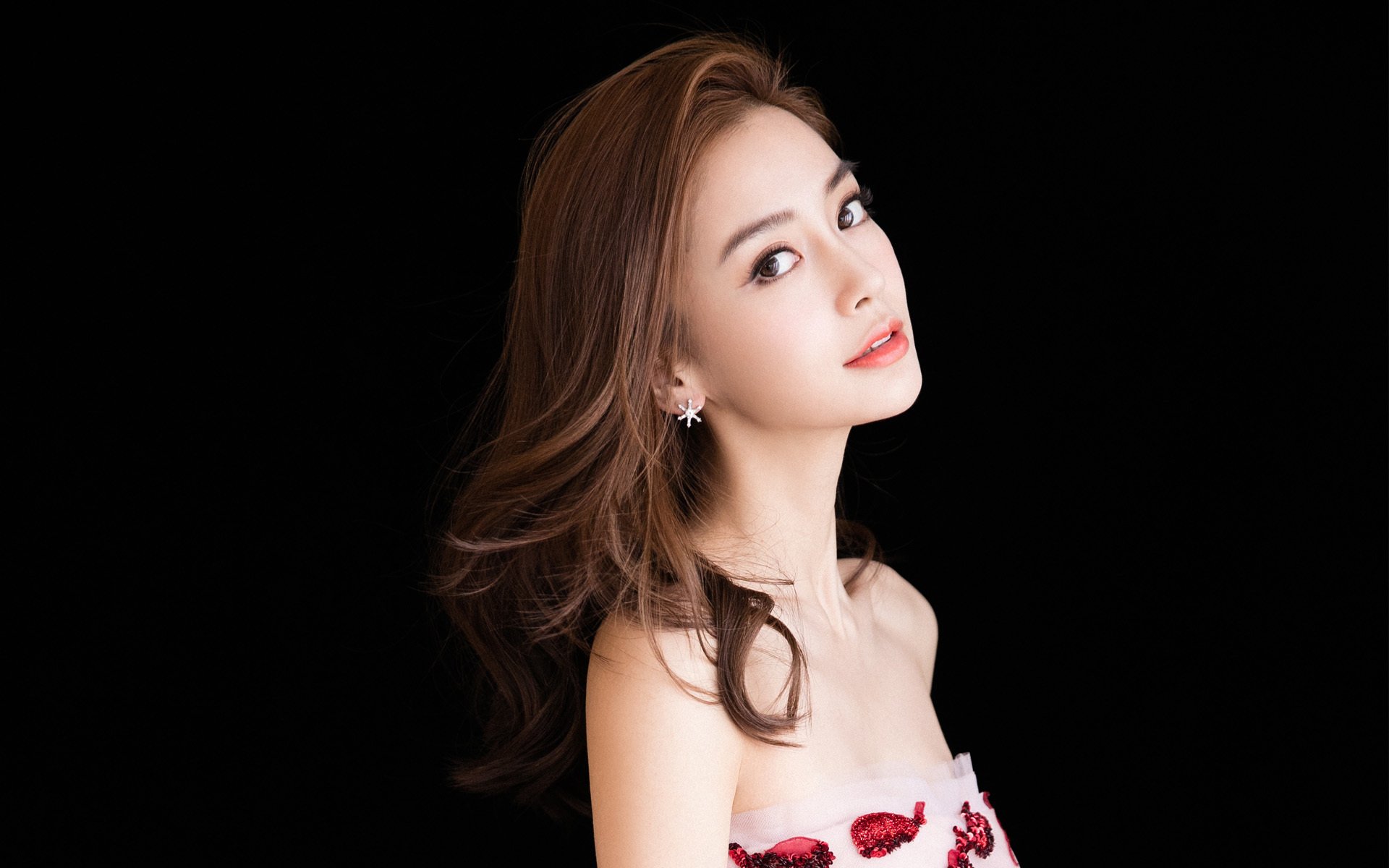 英雄诞生夜，当爱德华兹的冠军之心照亮丹佛高原