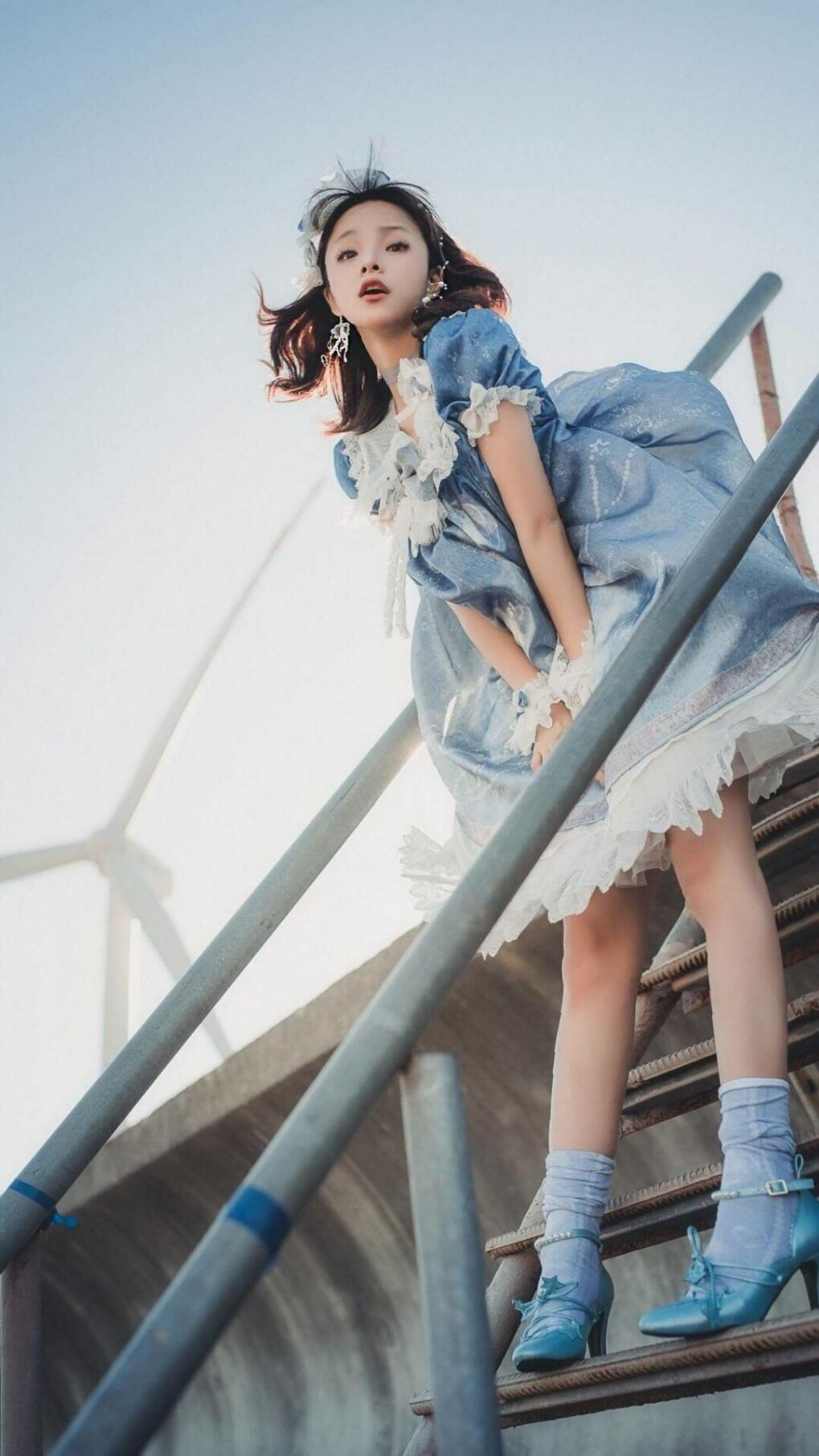 跨界奇迹，委内瑞拉稳胜伊朗赛场，卢卡库在F1揭幕战主宰赛道