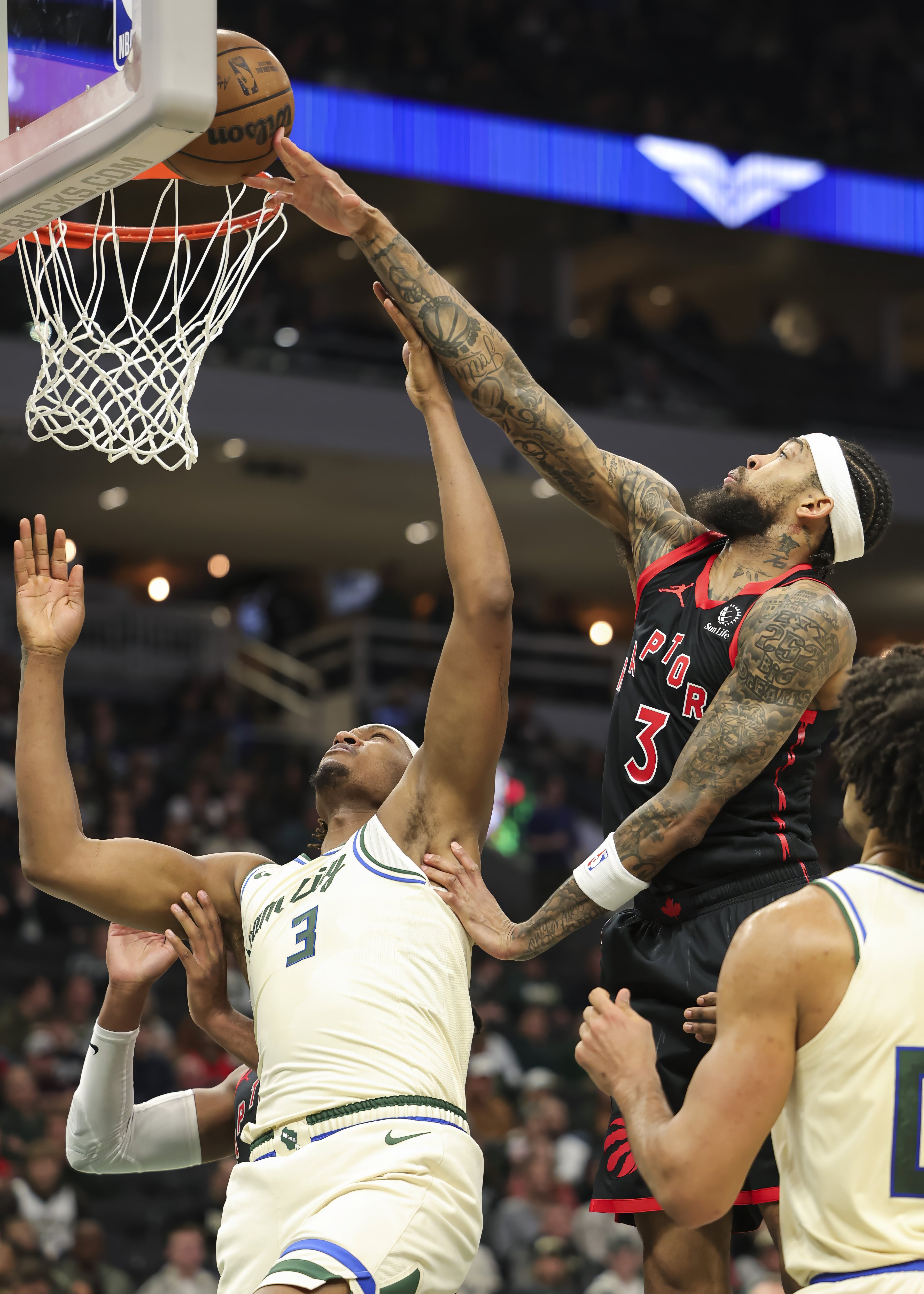 活塞对阵猛龙，乔治主宰比赛走向