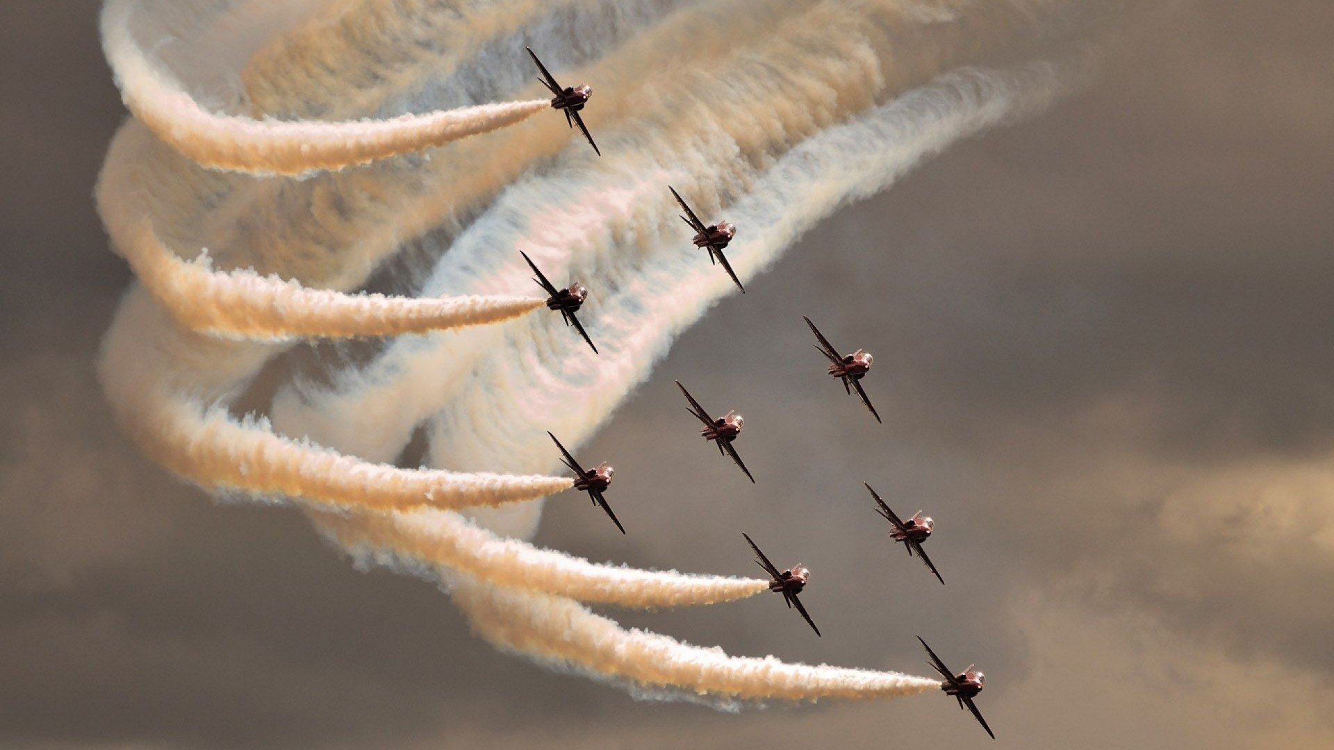 双线战场，姆巴佩的个人英雄主义与芬兰足球的集体胜利美学